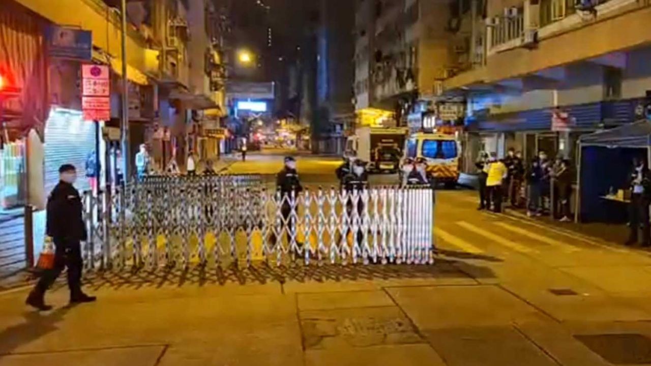 Semua Area Lockdown Di Hong Kong Telah Dibuka Kembali 25 Januari 2021 Pukul 03.30. Berapa Tenaga Yang Digunakan Dan Materi Yang Dibagikan Selama Lockdown?
