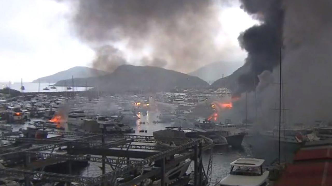 Kebakaran Di Aberdeen South Typhoon Shelter Hong Kong Subuh Hari Ini 27 Juni 2021 Mengakibatkan 16 Kapal Terbakar