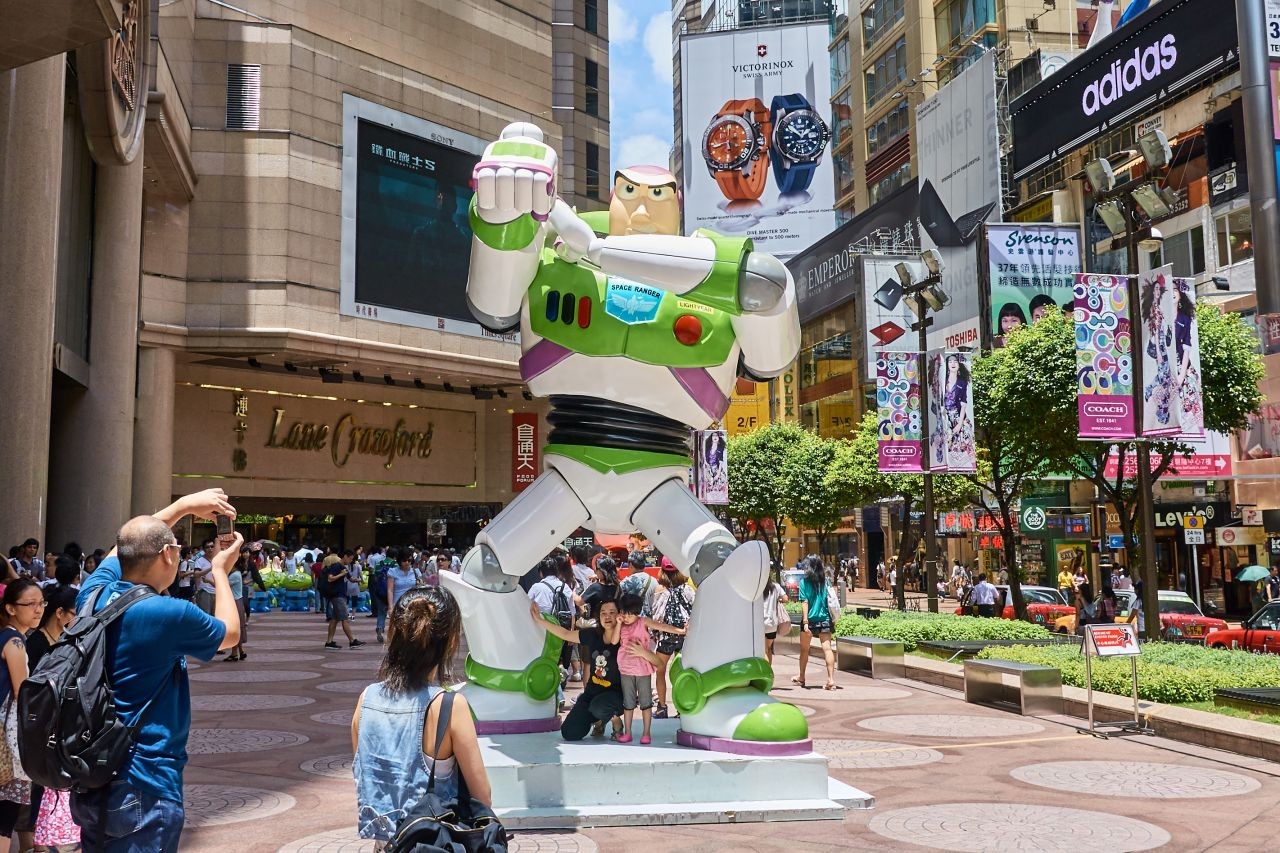 Pameran Toy Story di depan Time Square. [Photo: Harris Tsam]