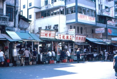 Deretan Dai Pai Tong di O'Brien Road, Wan Chai pada tahun 1967