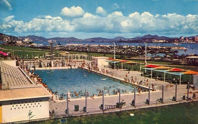 Kolam renang di Victoria Park pada tahun 1964. [Photo: Public domain]