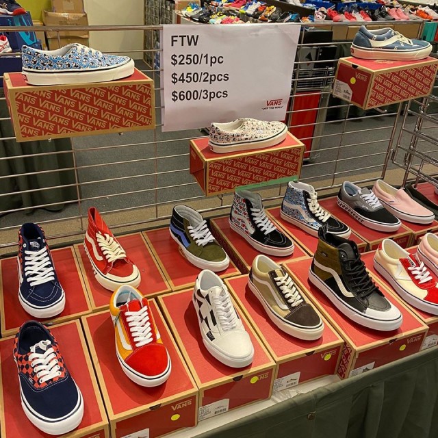 Diskon Spesial Sepatu Merek Vans s/d 17 