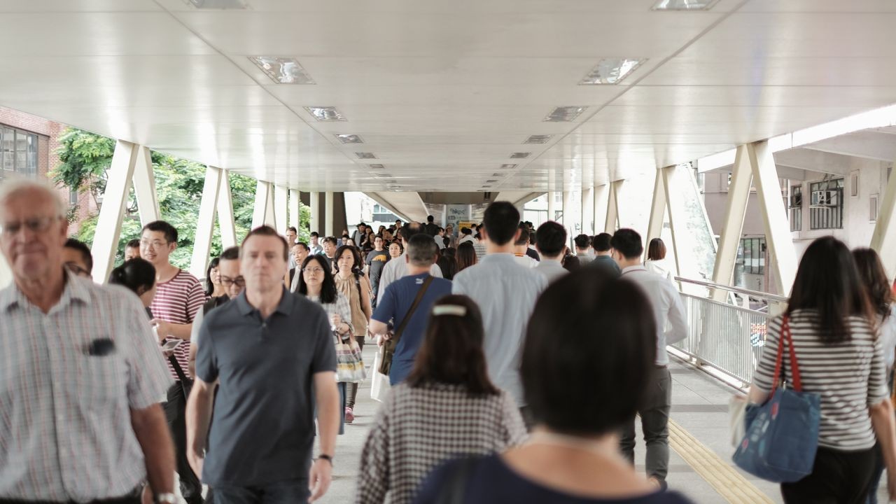 Pembekuan Kenaikan Gaji Pegawai Negeri Sipil Hong Kong Selama 1 Tahun