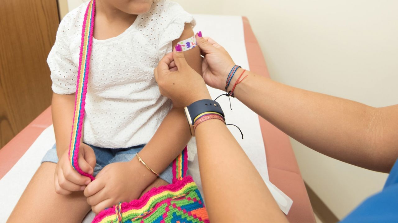 Pendaftaran Vaksinasi Covid-19 Untuk Anak Berusia 12-15 Tahun Di Hong Kong Dimulai Hari Ini (11 Juni 2021)