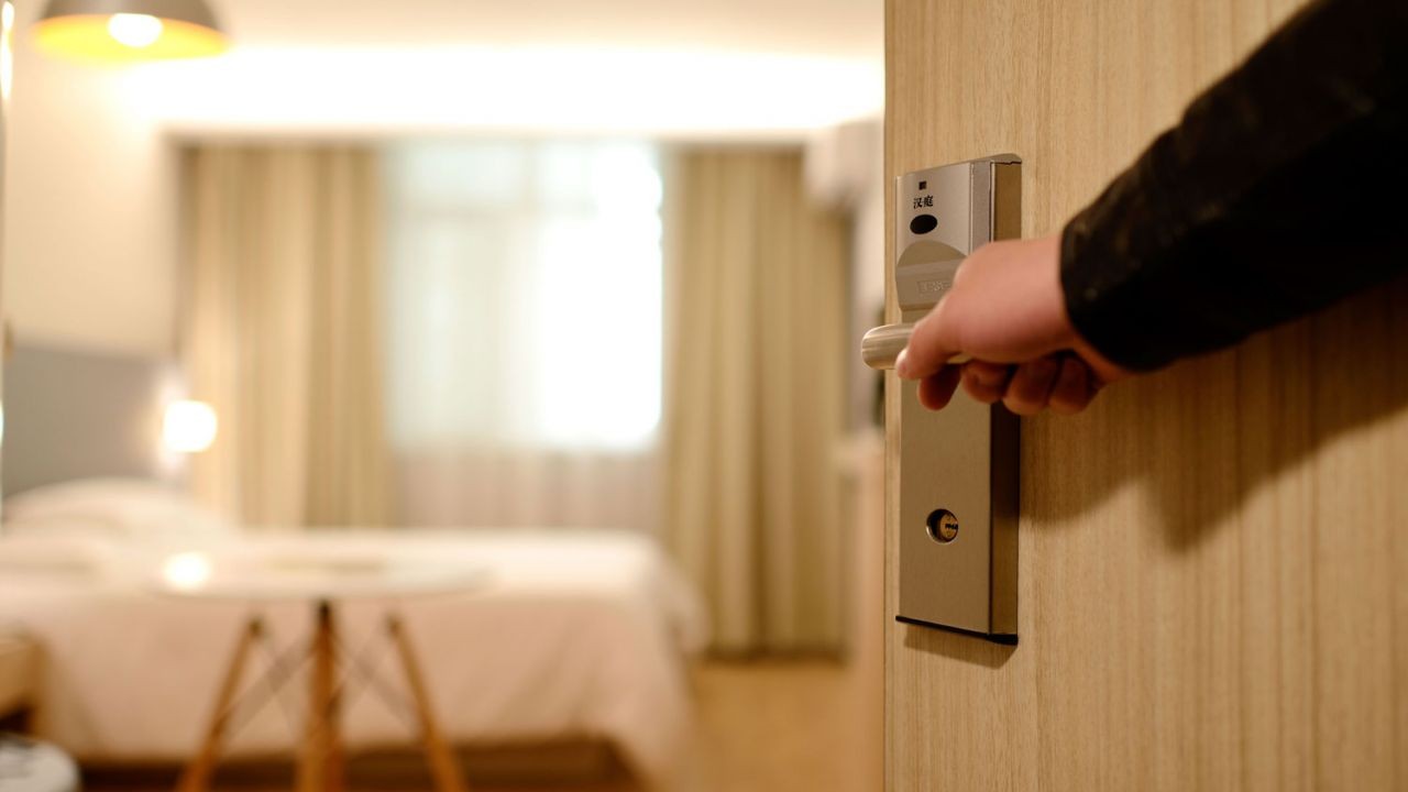 “Staycation” Di Hotel 1 Kamar Hanya Diperbolehkan Paling Banyak 4 Orang Berlaku 20 November 2020