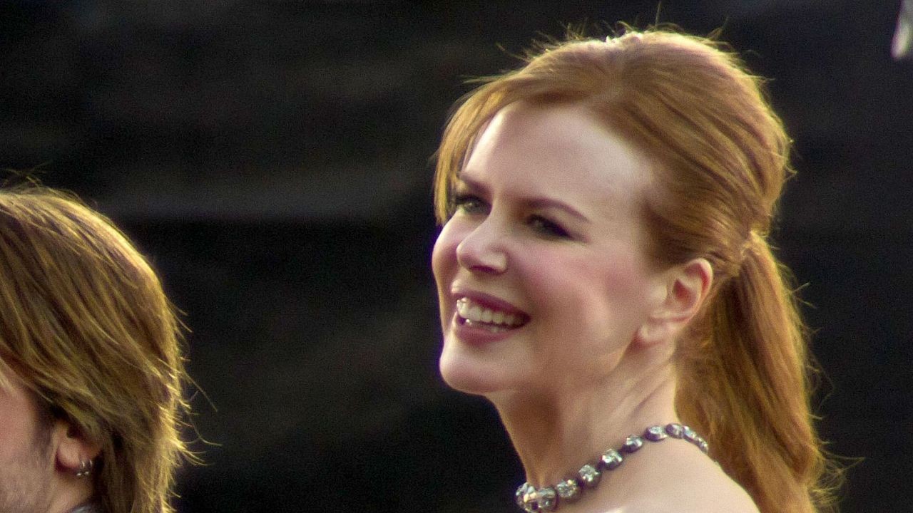 Nicole Kidman Tiba Di Hong Kong 12 Agustus 2021 Untuk Shooting Dan Masuk Kategori Bebas Wajib Karantina. Para Ahli Cemas Atas Kebijakan Tersebut Pada Saat Kasus Delta Di Australia Sedang Melonjak